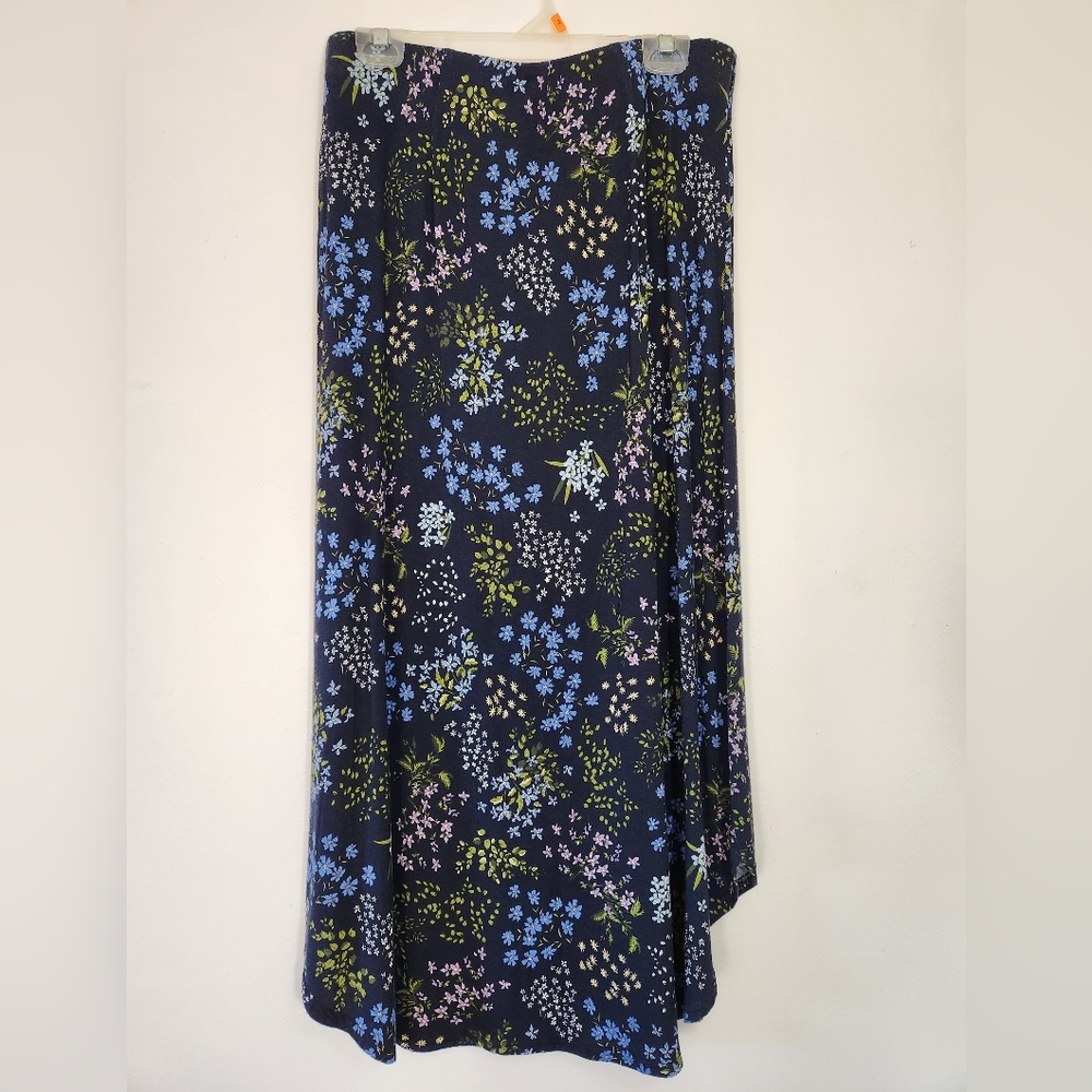 J.Jill Rayon/spandex Navy Floral Skirt